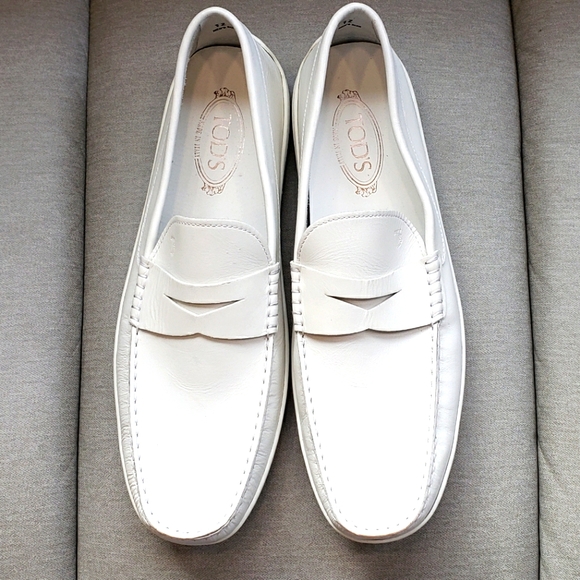 Tod's leather loafers in white.